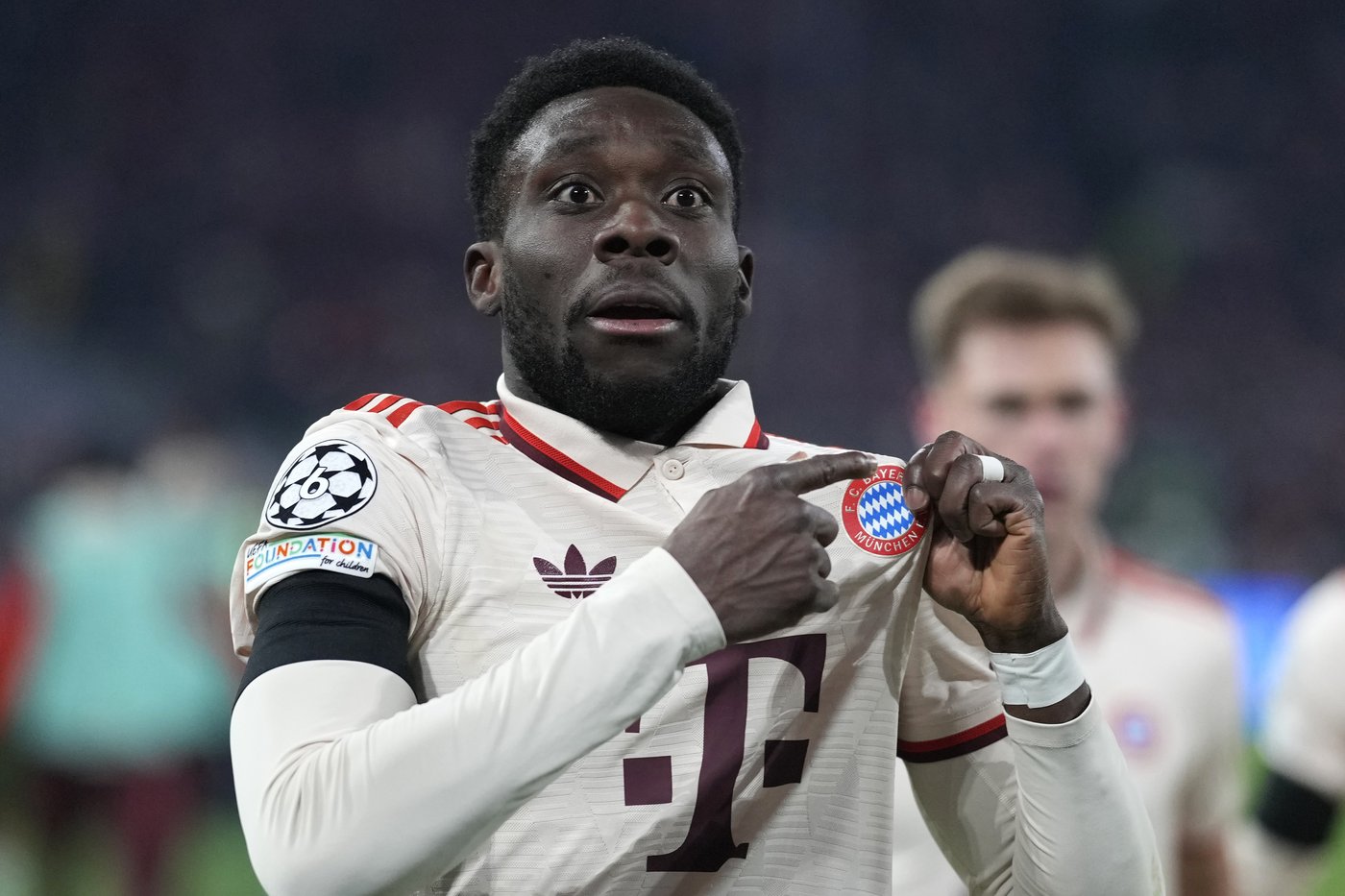Alphonso Davies shows Bayern some love after sending team into last 16 in Champions League | iNFOnews.ca