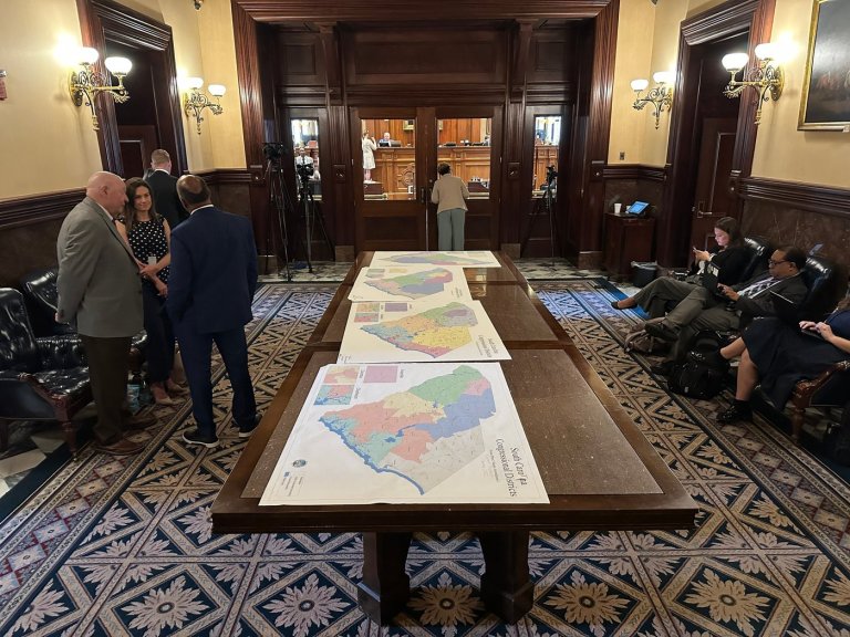 Republicans are rushing to redraw districts before midterms. Here's where things stand | iNFOnews.ca