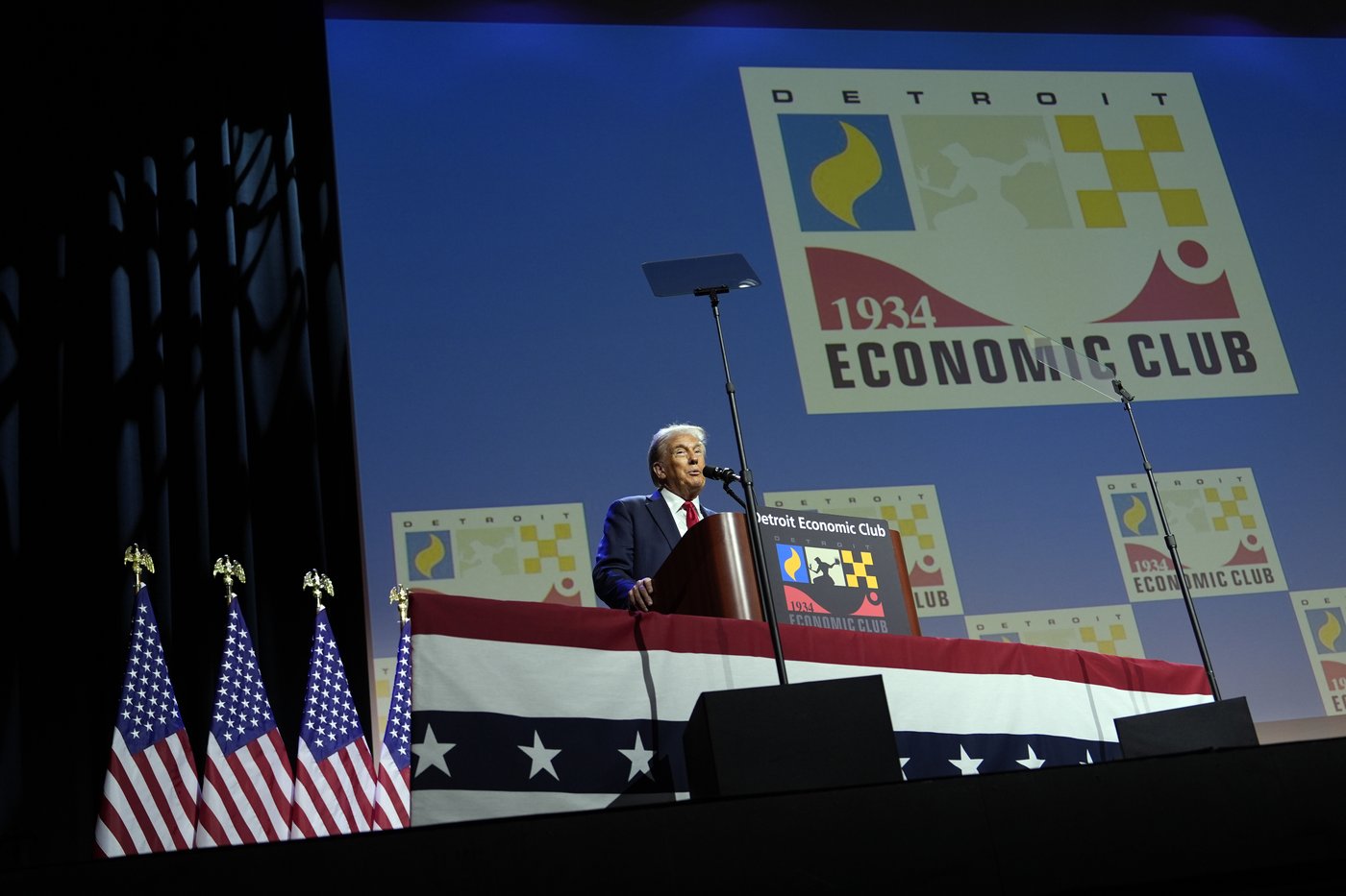 Trump insults Detroit while campaigning in the city | iNFOnews.ca