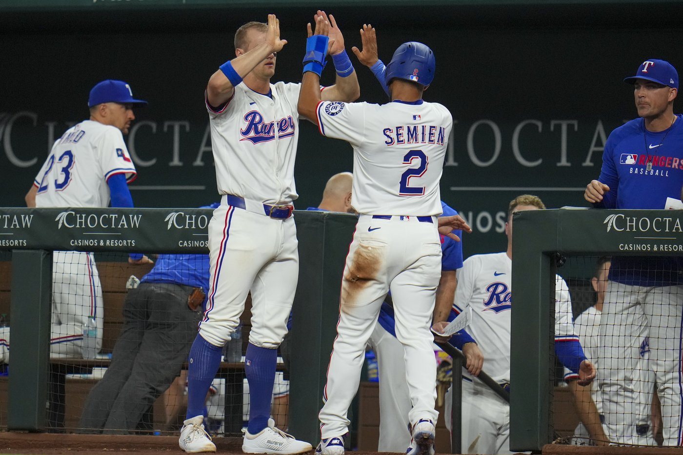 Athletics bust out in 9th with 2-run homer by Rooker and grand slam by Butler, beat Rangers 7-1 | iNFOnews.ca