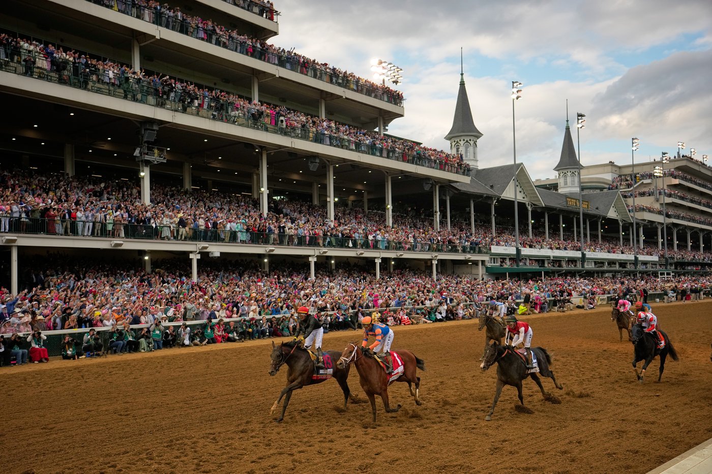 Tradition, fashion and horse racing at the Kentucky Derby, in photos | iNFOnews.ca