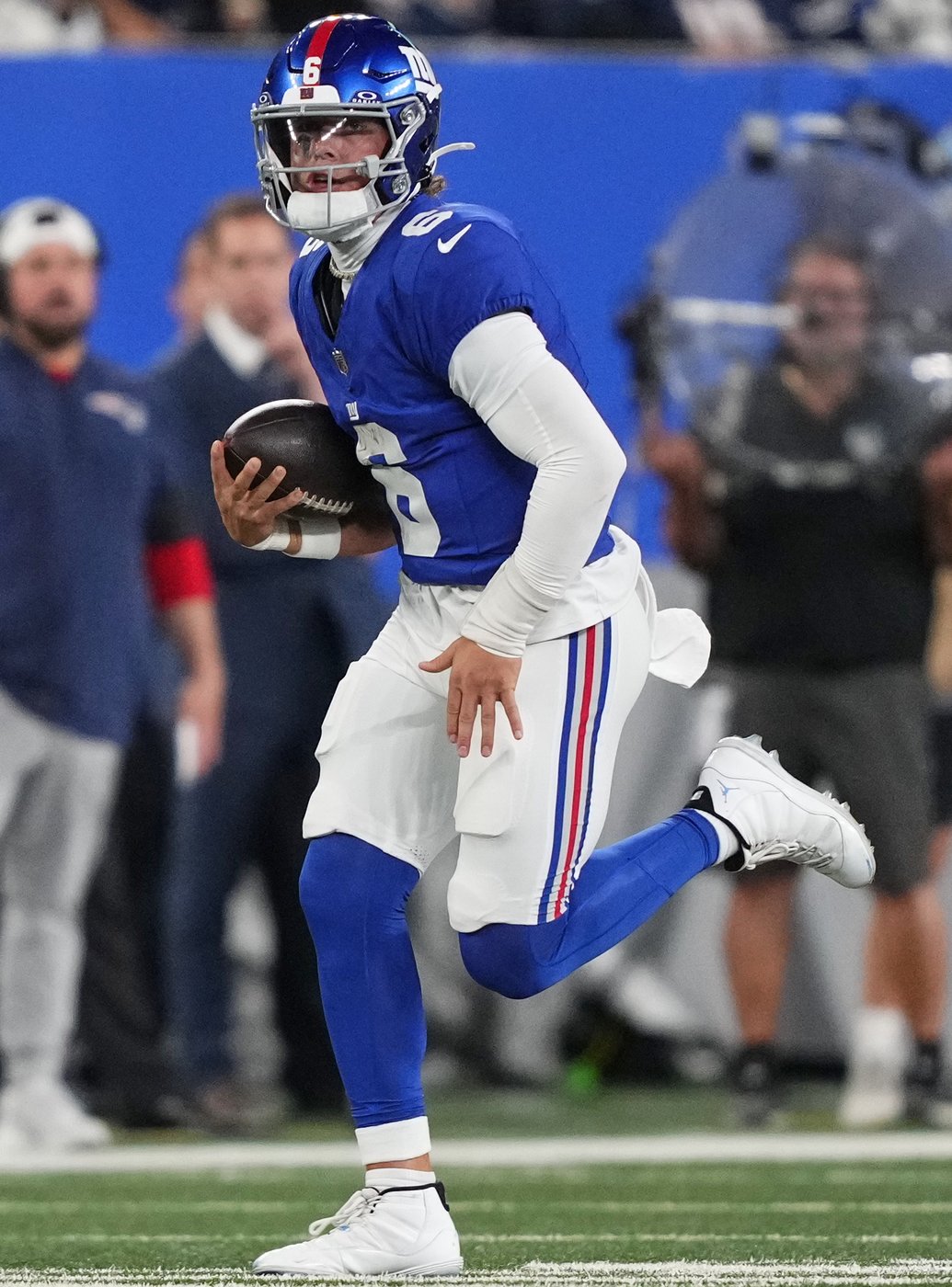 Giants' Jaxson Dart clears concussion protocol after taking a hit in preseason game vs. Patriots | iNFOnews.ca