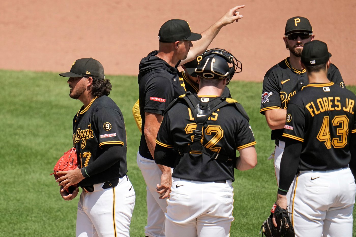 Bo Bichette goes 5 for 5 and Sean Manaea strikes out 11 in Mets' 11-1 rout of Pirates | iNFOnews.ca