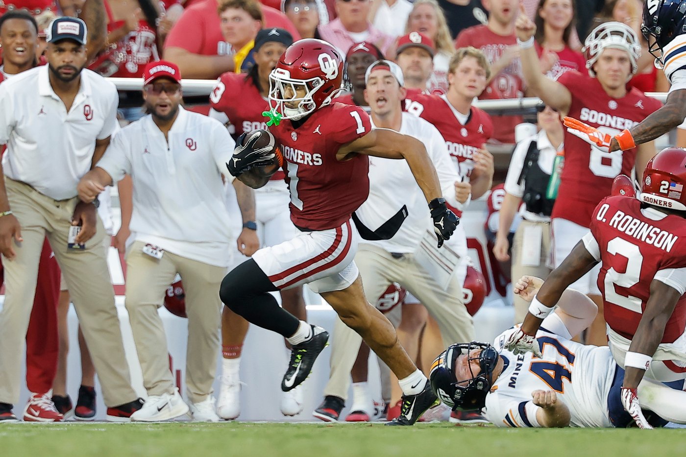 Mateer, Sategna help No. 10 Oklahoma overpower UTEP 51-0 | iNFOnews.ca