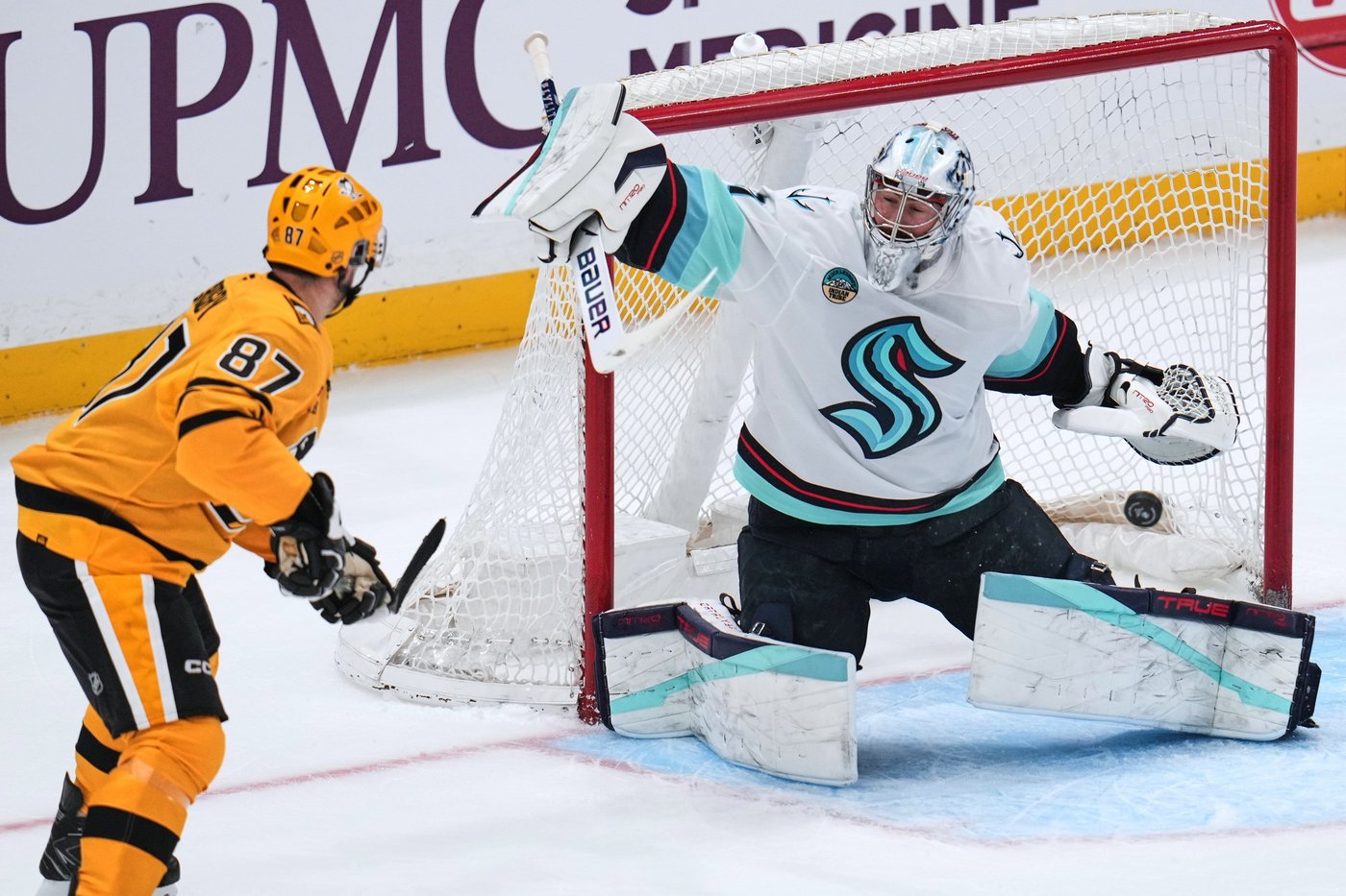 Montour's OT winner carries Seattle past Pittsburgh, 3-2 | iNFOnews.ca