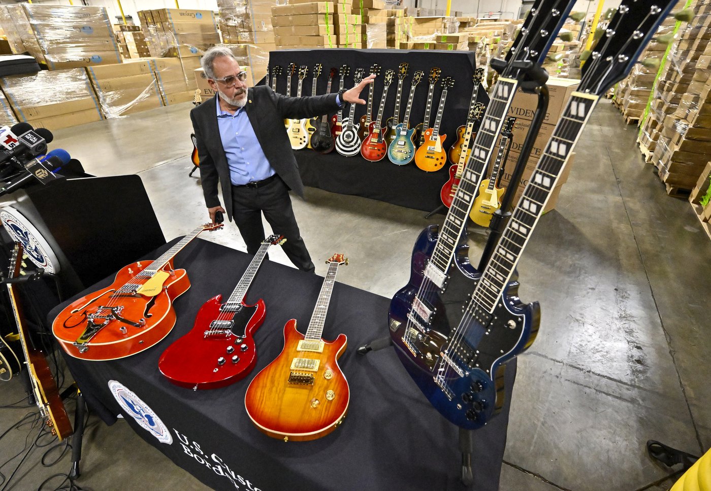 More than 3,000 fake Gibson guitars seized at Los Angeles port | iNFOnews.ca