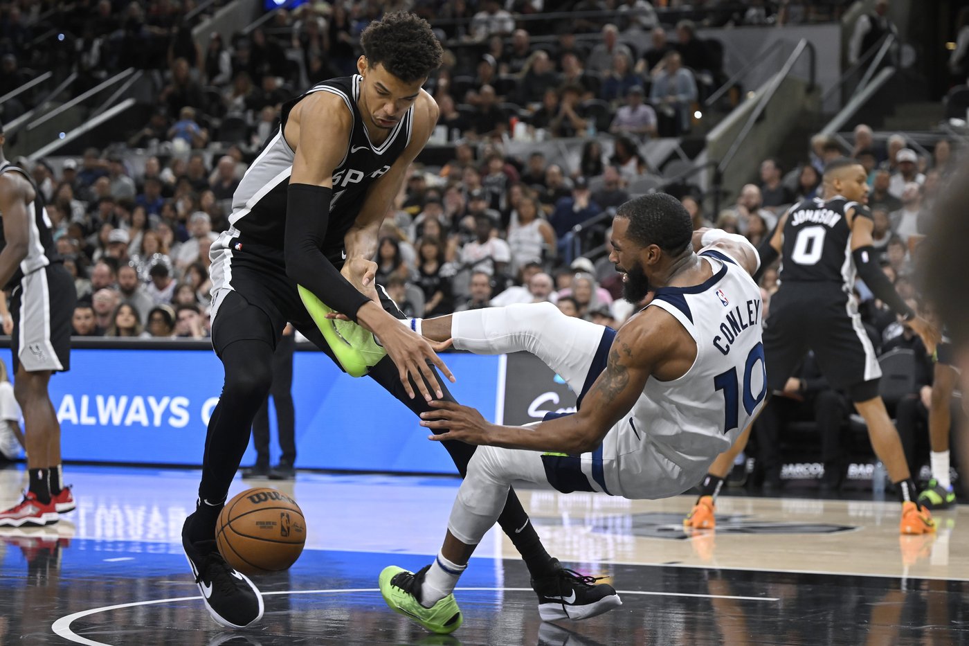 Johnson and Paul lead Spurs past Timberwolves 113-103 as Popovich misses game with illness | iNFOnews.ca