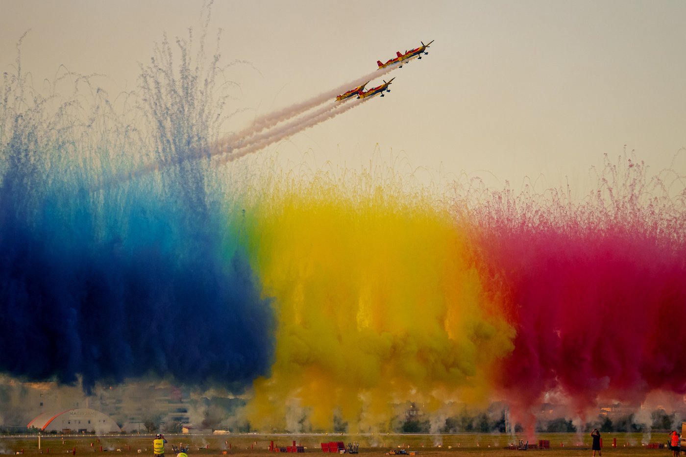 Aircraft and aerobatics dazzle at Bucharest air show, in photos | iNFOnews.ca