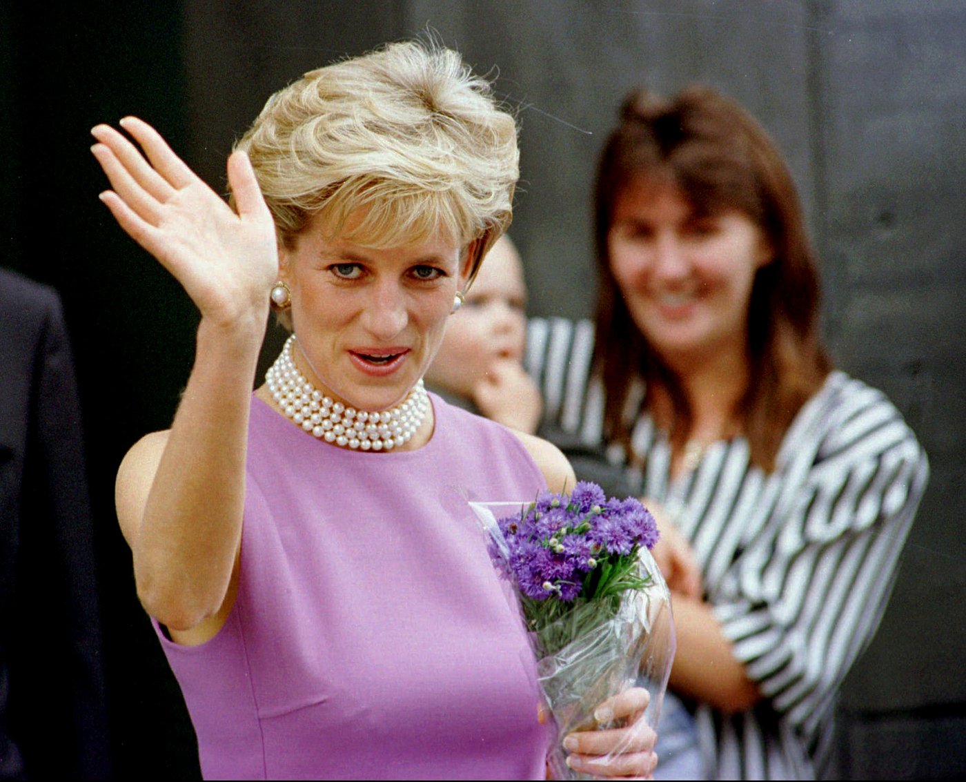 Buckingham Palace hits back at claims in a book by Princess Diana's brother | iNFOnews.ca Buckingham Palace hits back at claims in a book by Princess Diana's brother | iNFOnews.ca
