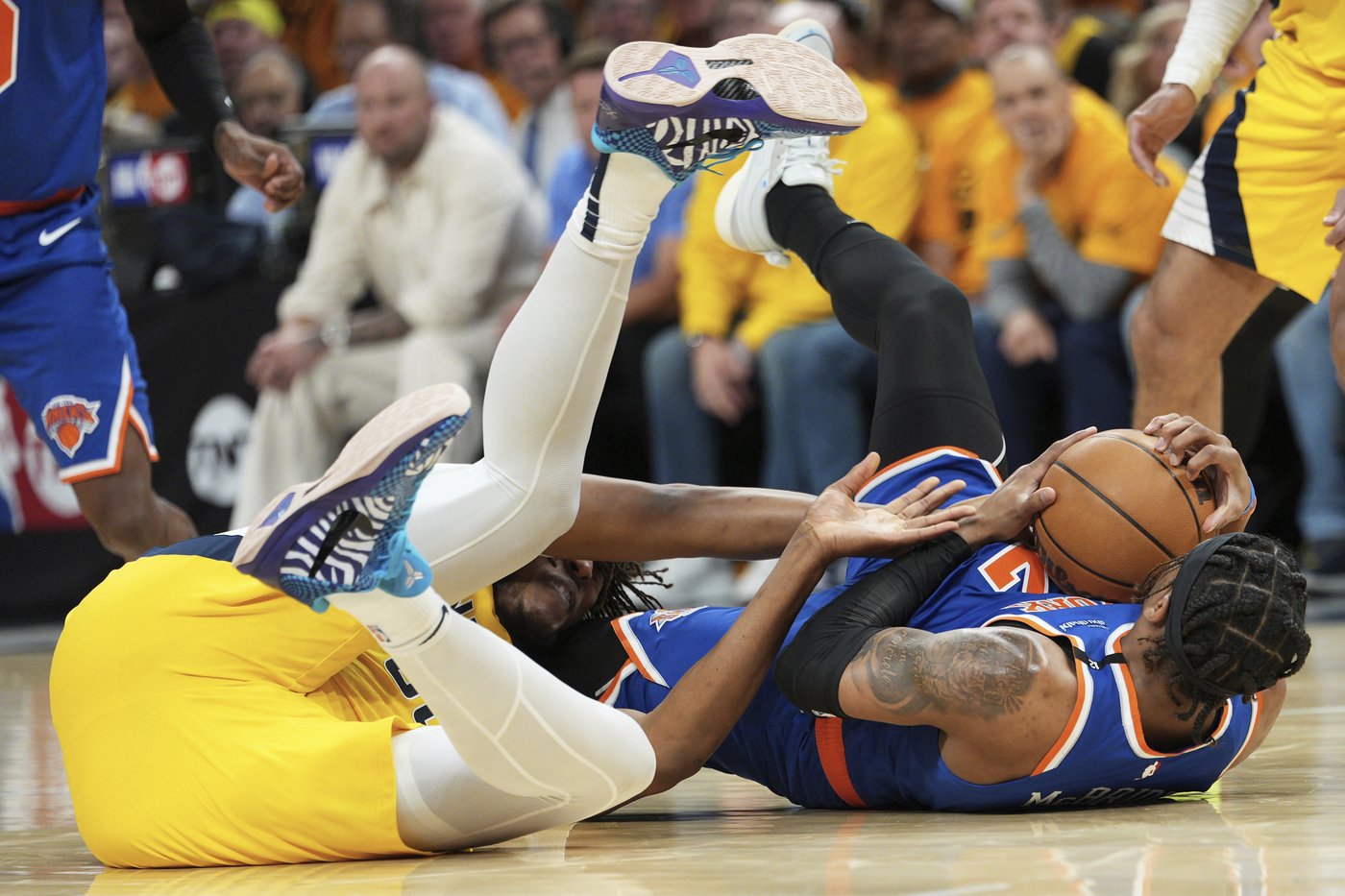 Knicks charge back from 20 points down, beat Pacers 106-100 to cut series deficit to 2-1 | iNFOnews.ca Knicks charge back from 20 points down, beat Pacers 106-100 to cut series deficit to 2-1 | iNFOnews.ca