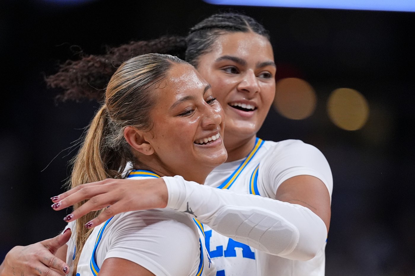 No. 2 UCLA rolls past No. 9 Iowa 96-45 for 2nd straight women's Big Ten Tournament title | iNFOnews.ca