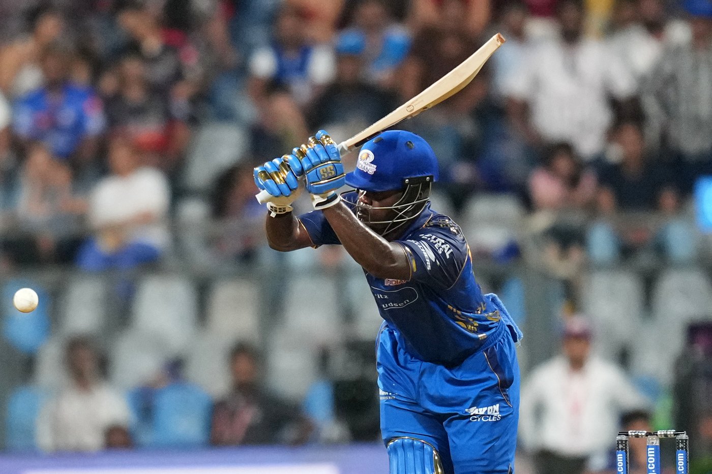 Kohli hits 50 as Bengaluru outpowers Mumbai in IPL and Gujarat beats Lucknow | iNFOnews.ca Kohli hits 50 as Bengaluru outpowers Mumbai in IPL and Gujarat beats Lucknow | iNFOnews.ca