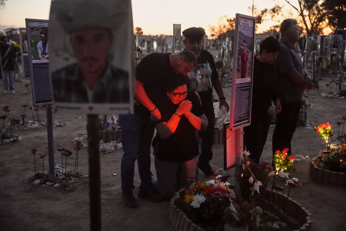 Israelis honor victims 2 years after Hamas attack as talks resume, in photos | iNFOnews.ca