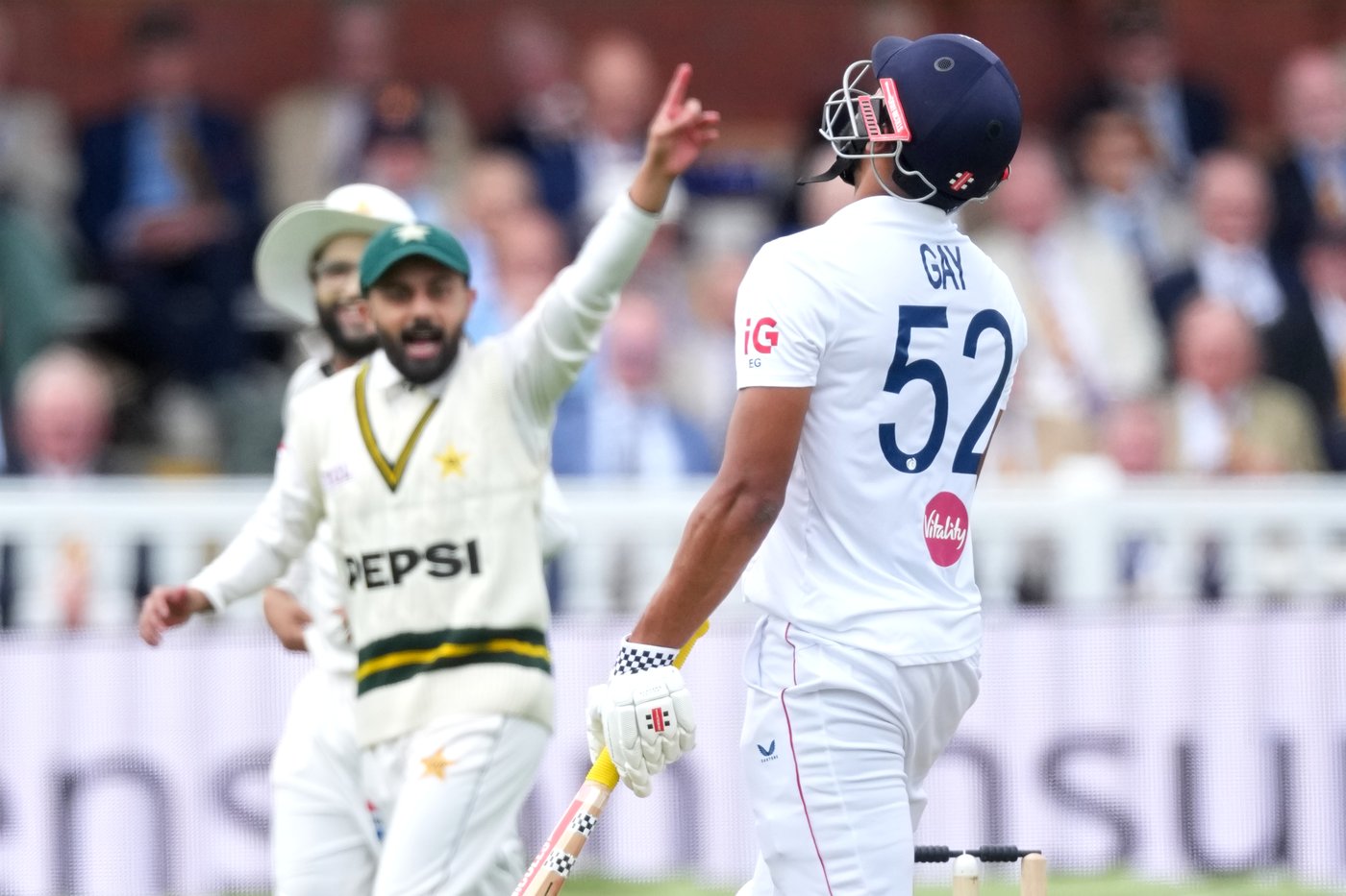 Pakistan reduces England to 80-4 at lunch as Abbas takes 3 at Lord's | iNFOnews.ca Pakistan reduces England to 80-4 at lunch as Abbas takes 3 at Lord's | iNFOnews.ca