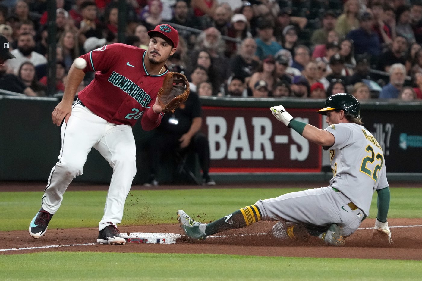 Nolan Arenado reaches 2,000 hits, joins elite club of players who also have 350 HRs, 10 Gold Gloves | iNFOnews.ca Nolan Arenado reaches 2,000 hits, joins elite club of players who also have 350 HRs, 10 Gold Gloves | iNFOnews.ca