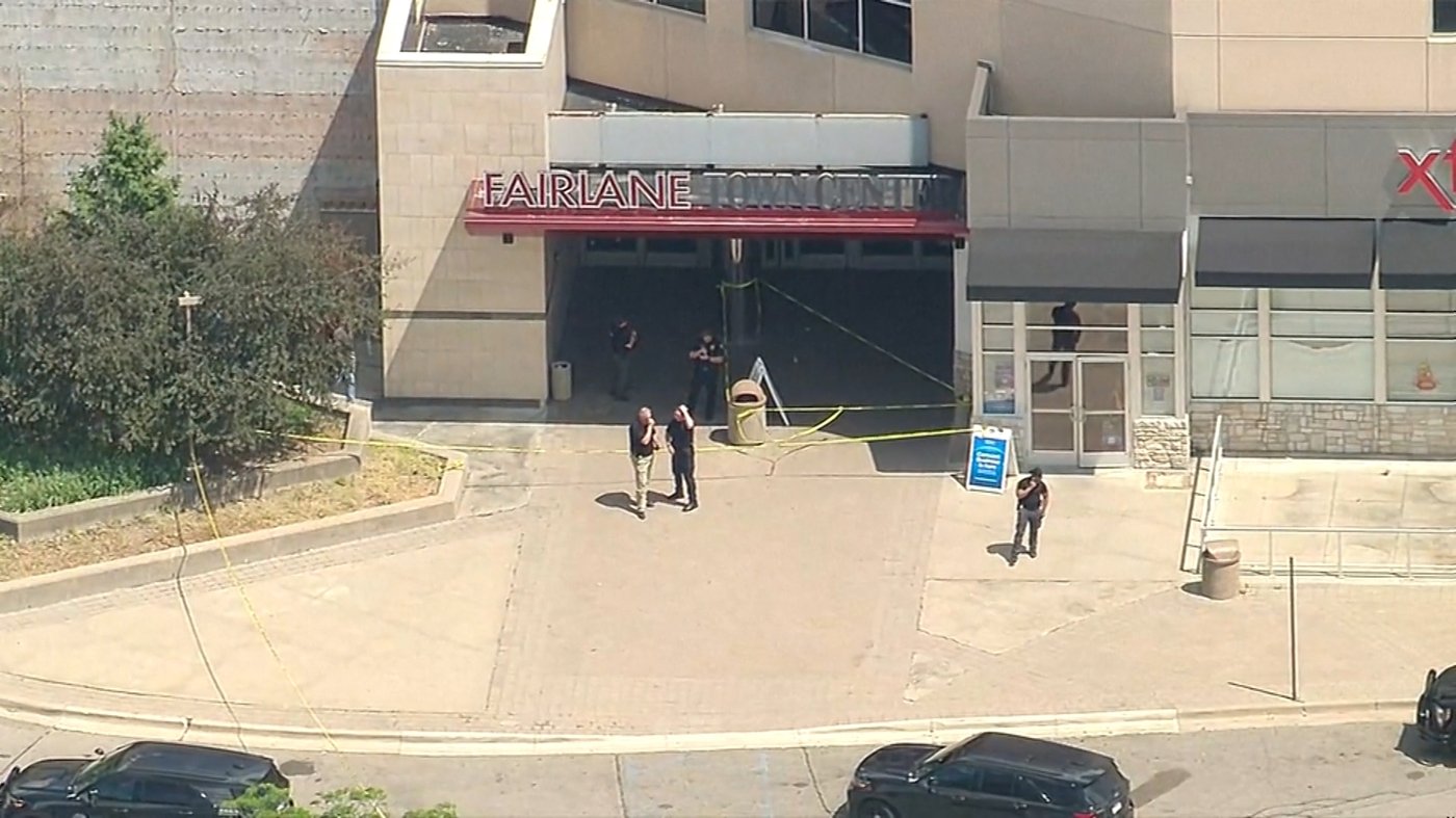 Police investigate a shopping mall shooting that left 2 dead in suburban Detroit | iNFOnews.ca Police investigate a shopping mall shooting that left 2 dead in suburban Detroit | iNFOnews.ca