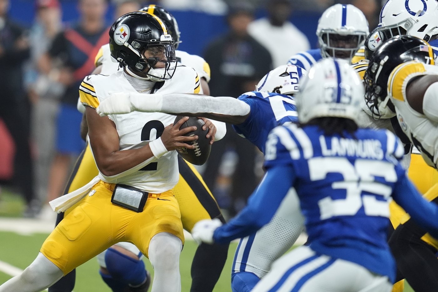 Joe Flacco relieves injured Anthony Richardson and helps Colts hold off Steelers 27-24 | iNFOnews.ca