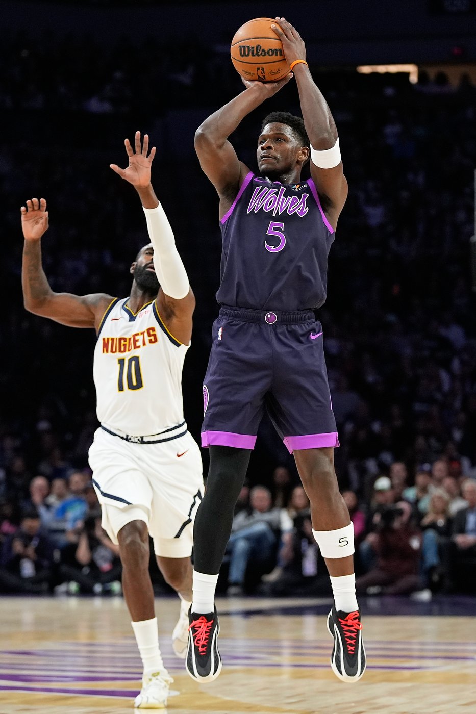 Jokic's triple-double leads Nuggets past Timberwolves for seventh straight win | iNFOnews.ca