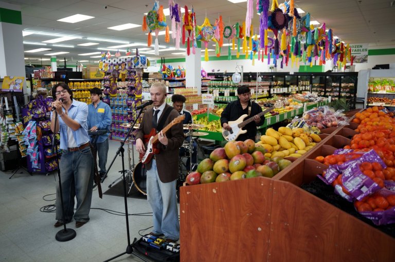 A Latino grocery store in Delaware turns its produce aisle into a music stage | iNFOnews.ca