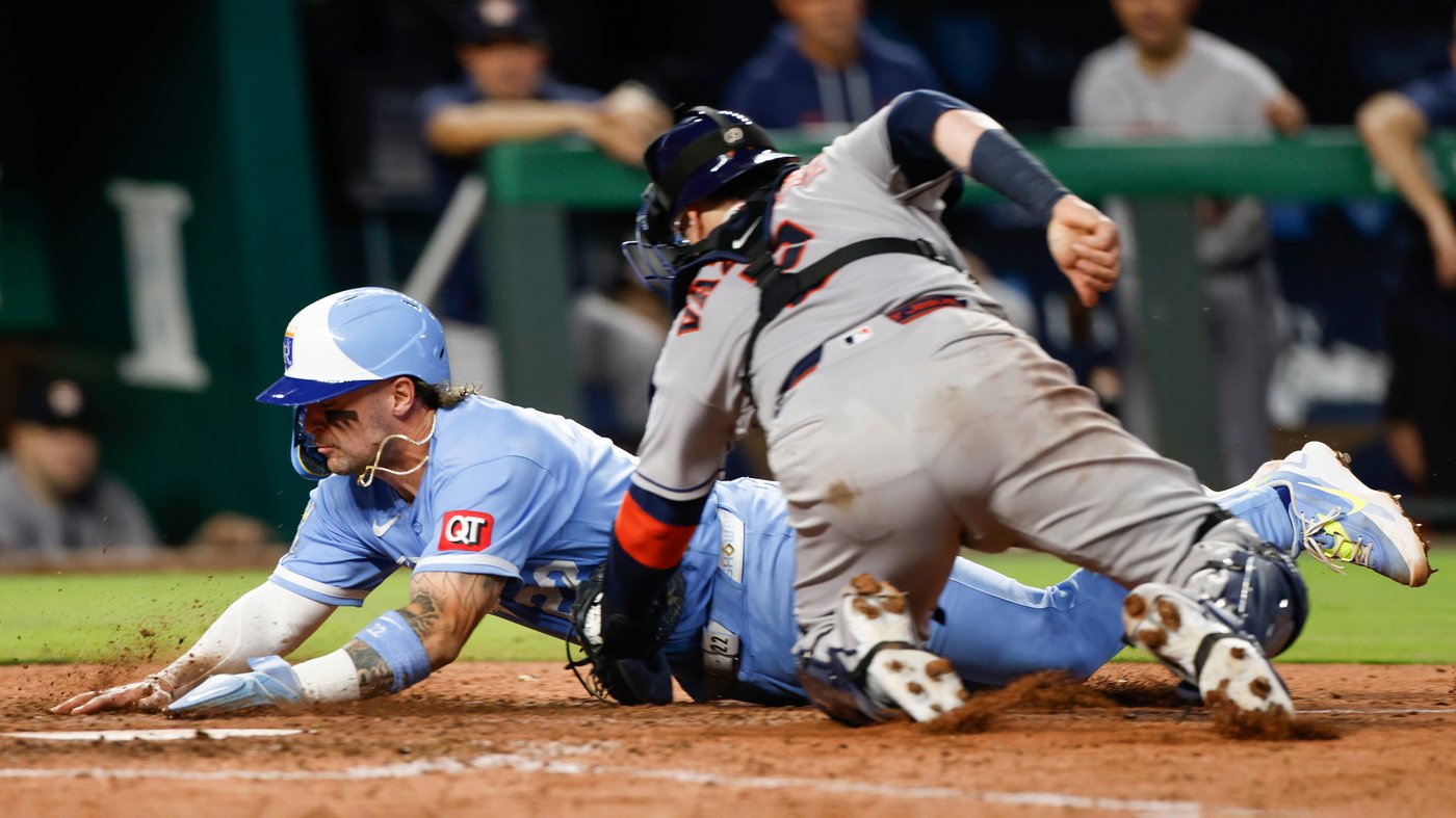 Astros rally past Royals 8-7 after Altuve ties it and a ninth-inning miscue | iNFOnews.ca