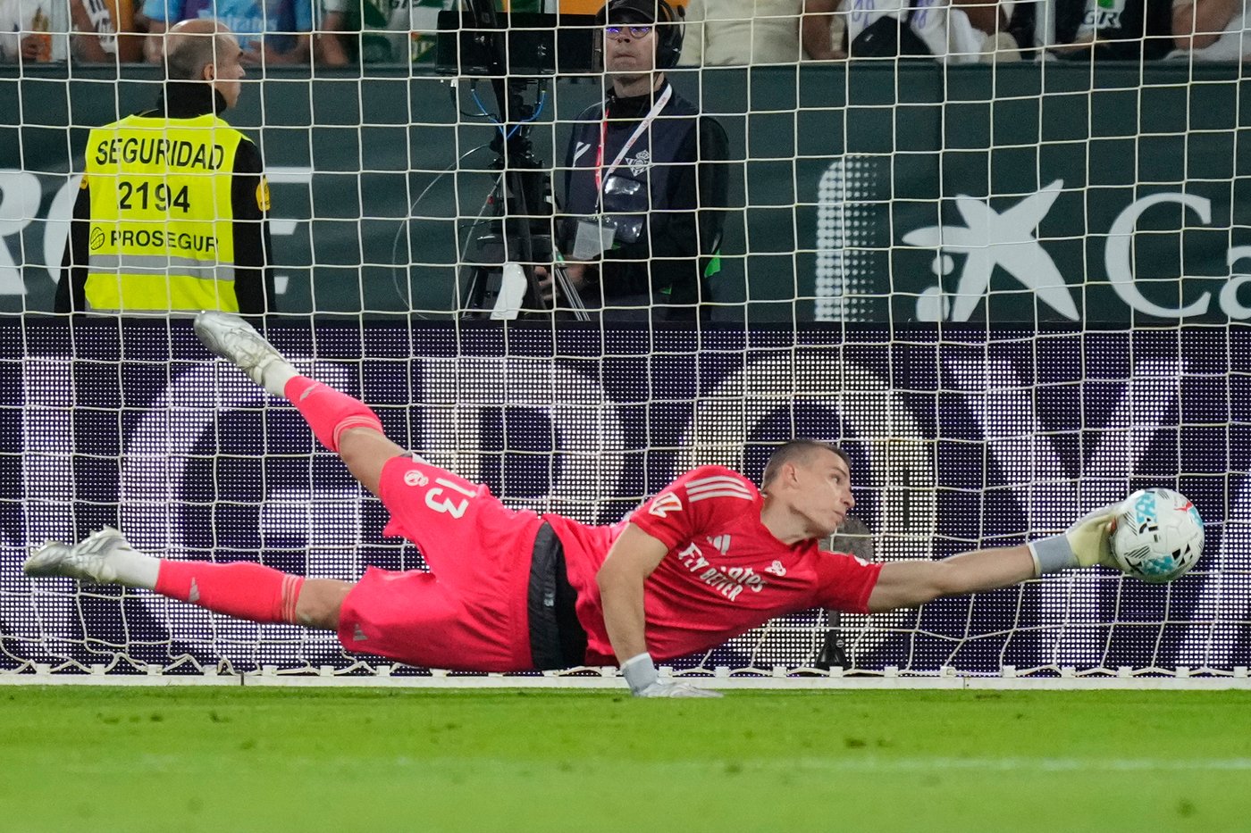 Betis equalizes in stoppage time and deals blow to Real Madrid slim title hopes | iNFOnews.ca Betis equalizes in stoppage time and deals blow to Real Madrid slim title hopes | iNFOnews.ca