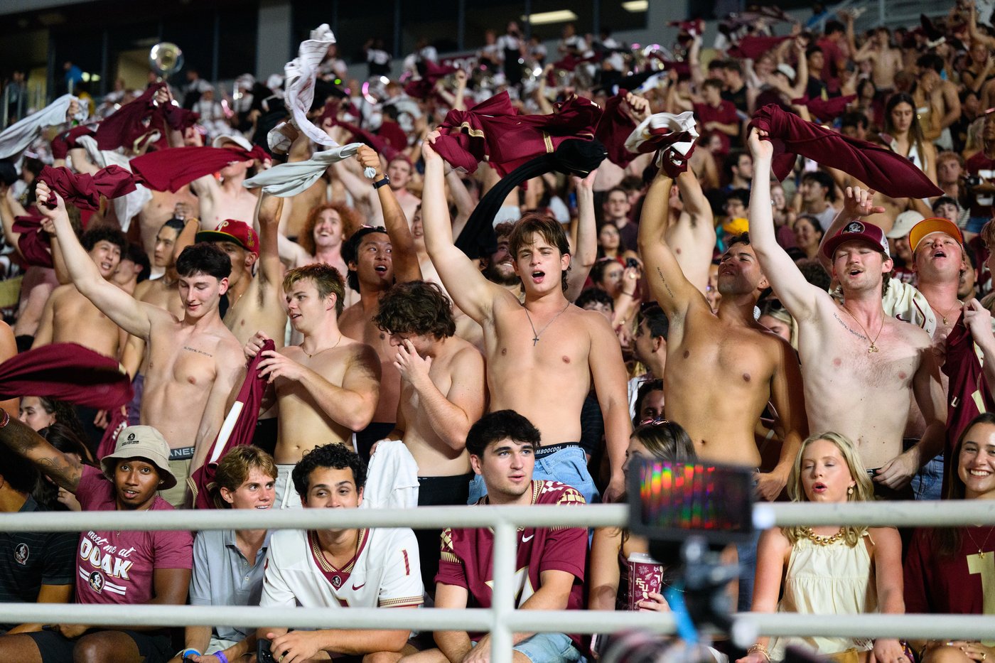 No. 19 SMU, Florida State kick off after nearly 2-hour delay due to power outage | iNFOnews.ca