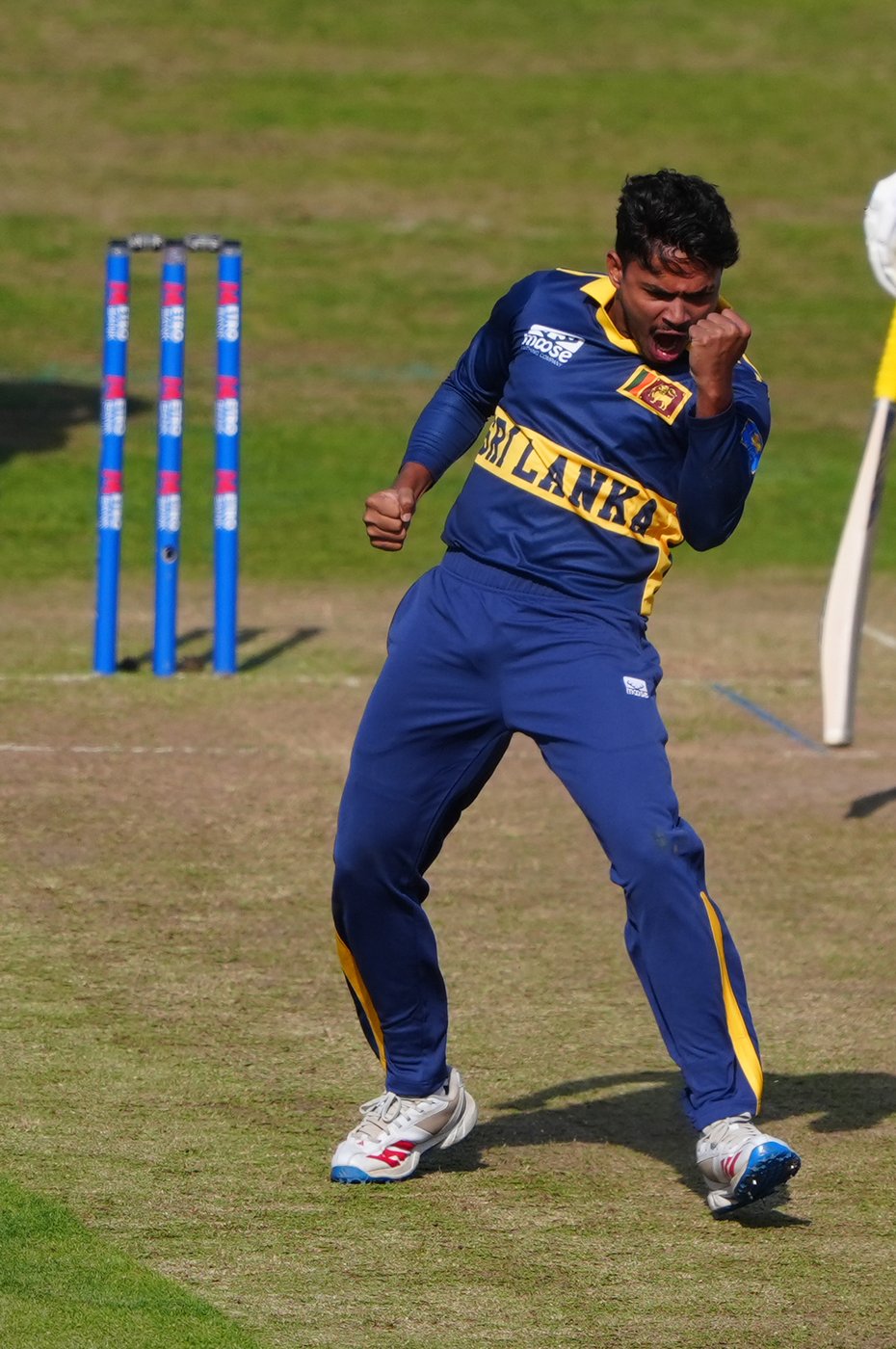 Sri Lanka beats England by 16 runs after 121 by captain Mendis to take ODI series to a decider | iNFOnews.ca