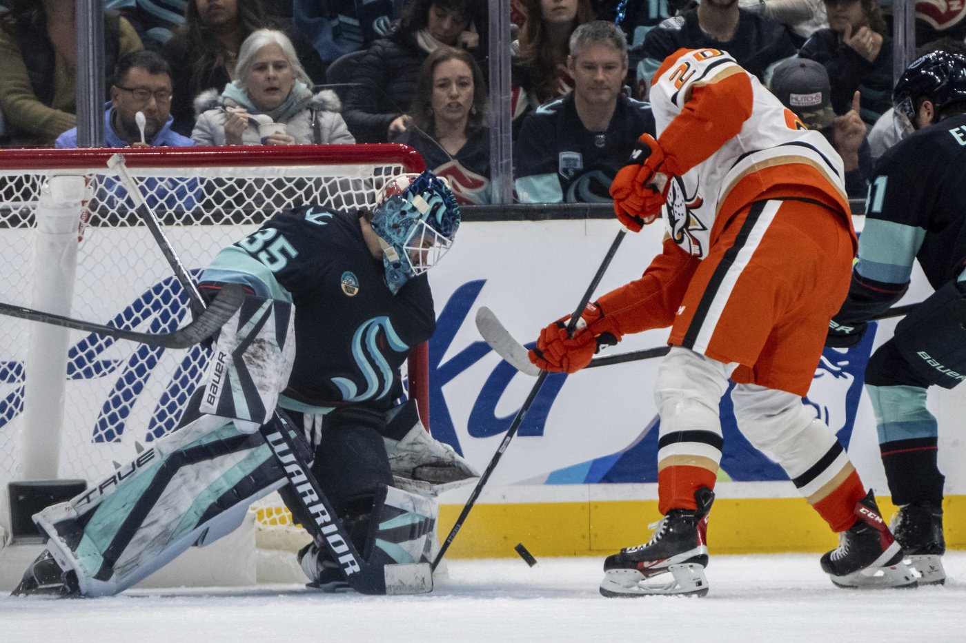 Gibson stops 42 shots as the Ducks beat the Kraken 5-2 | iNFOnews.ca
