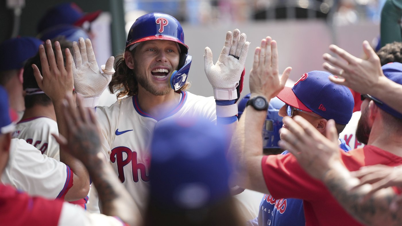 Schwarber and Bohm homer, Luzardo strikes out 10 to lead Phillies past Cubs 7-2 | iNFOnews.ca