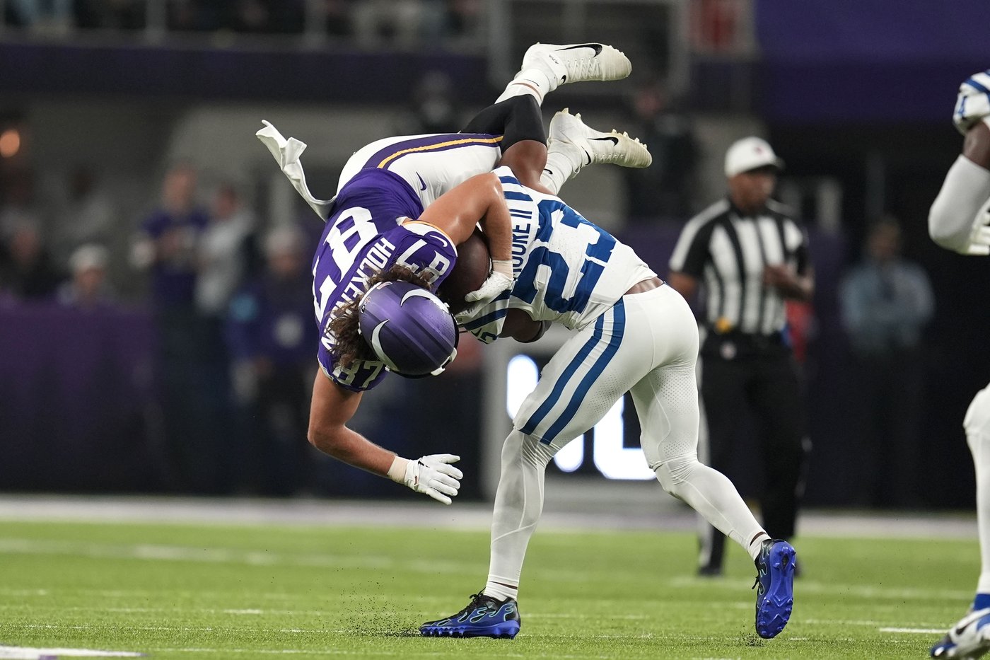Darnold throws 3 TD passes in 2nd half as Vikings overcome 3 turnovers to beat Flacco, Colts 21-13 | iNFOnews.ca