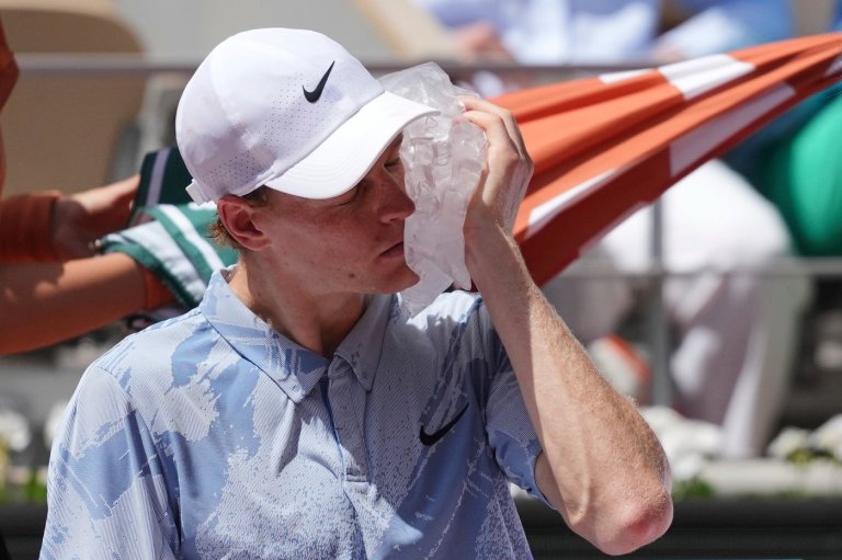Top-ranked Jannik Sinner loses in the French Open second round | iNFOnews.ca