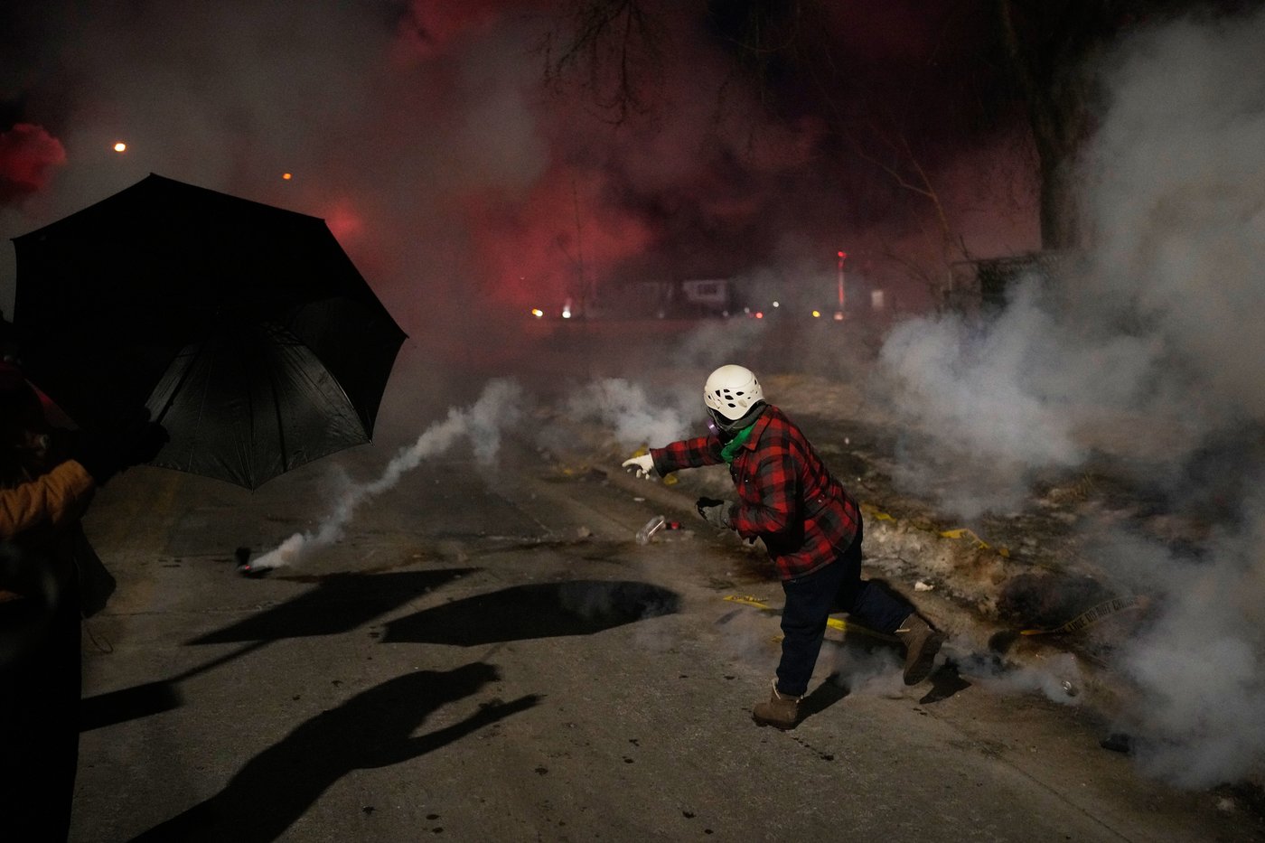 Trump threatens to use the Insurrection Act to end protests in Minneapolis | iNFOnews.ca Trump threatens to use the Insurrection Act to end protests in Minneapolis | iNFOnews.ca