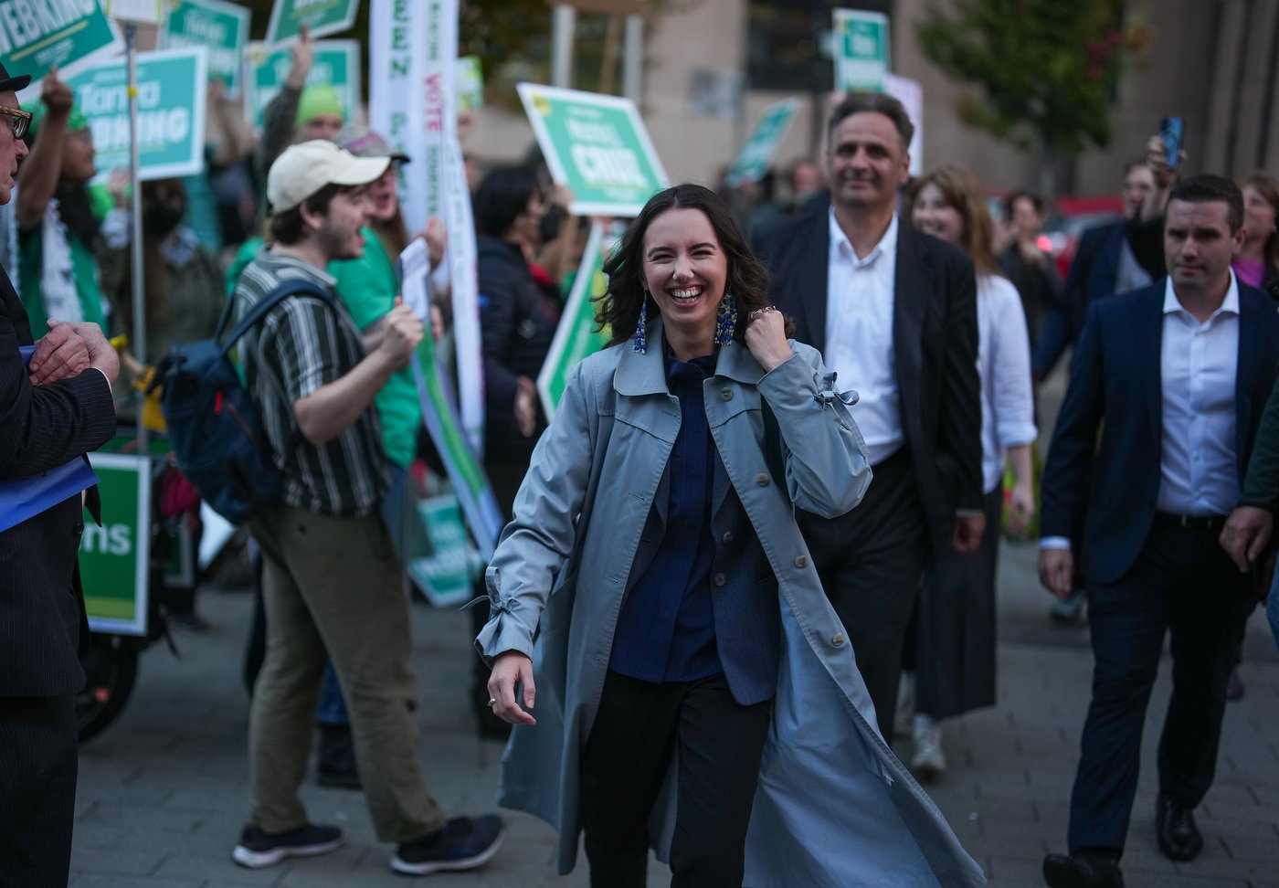 B.C. election at a glance: Parties make pledges on bridge, buses and bargaining | iNFOnews.ca B.C. election at a glance: Parties make pledges on bridge, buses and bargaining | iNFOnews.ca