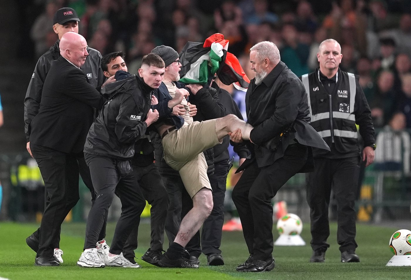 Protesters throw tennis balls and call on Ireland to boycott second match against Israel | iNFOnews.ca