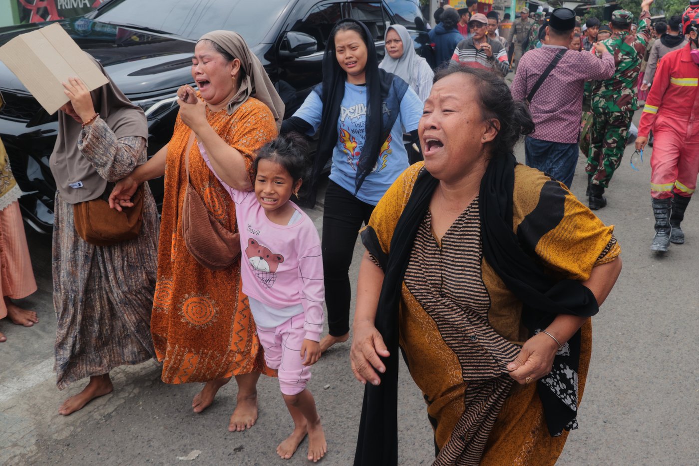 Photos from the collapse of an Islamic school building in Indonesia | iNFOnews.ca