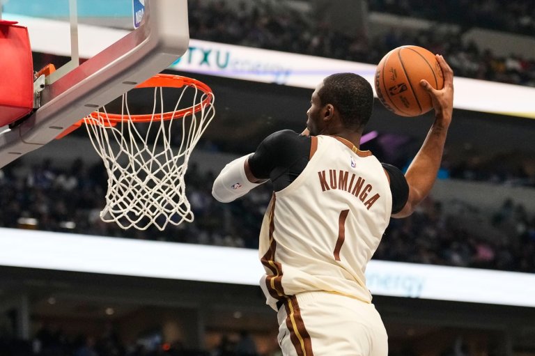 Warriors wait for word on Kuminga's injury after his return was prompted by Butler's ACL tear | iNFOnews.ca