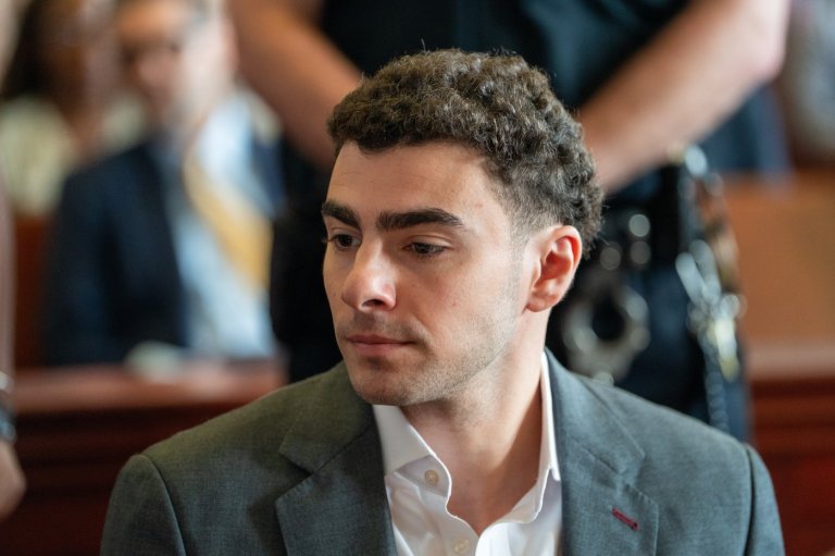 Luigi Mangione set to appear in court for expected guilty plea in killing of UnitedHealthcare CEO | iNFOnews.ca