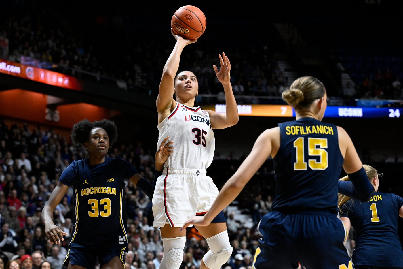 Azzi Fudd and Syla Swords' epic shooting display ends with UConn coming away with 72-69 victory | iNFOnews.ca Azzi Fudd and Syla Swords' epic shooting display ends with UConn coming away with 72-69 victory | iNFOnews.ca