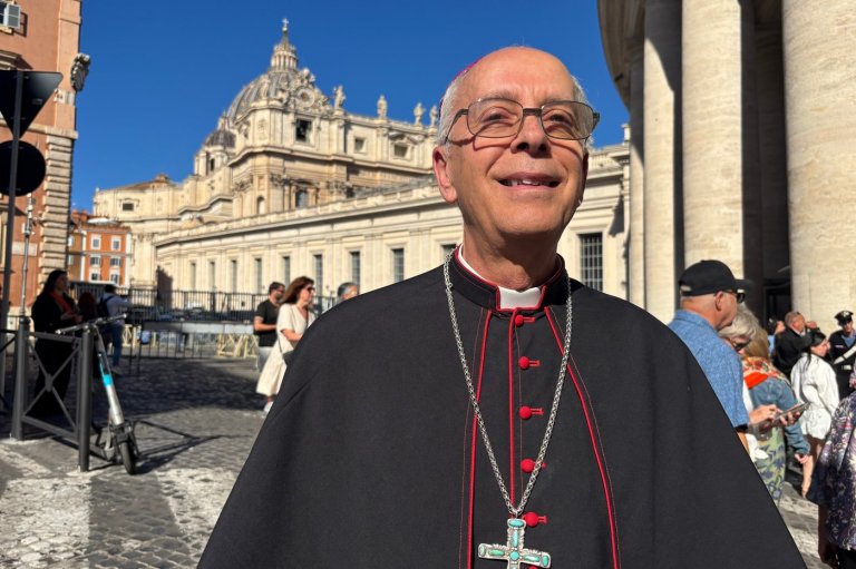 El Paso bishop brings Pope Leo XIV desperate letters from migrants in crosshairs of US crackdown | iNFOnews.ca