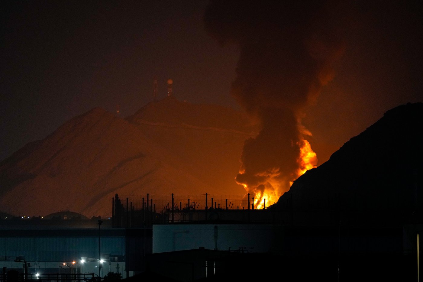 Photos show US-Israeli strikes and Iran's response | iNFOnews.ca