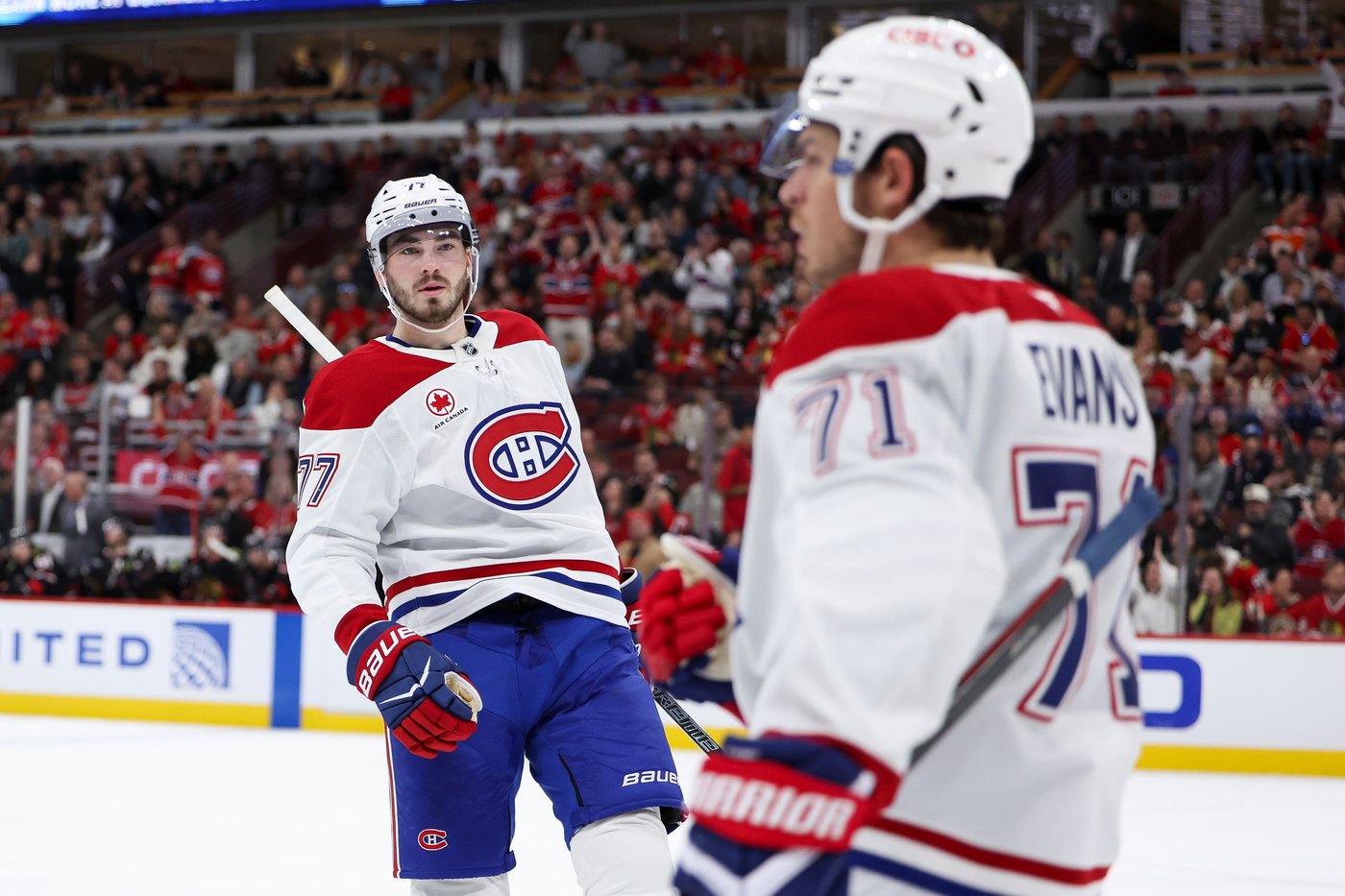 Evans scores twice as Canadiens roll past Blackhawks 4-1 | iNFOnews.ca