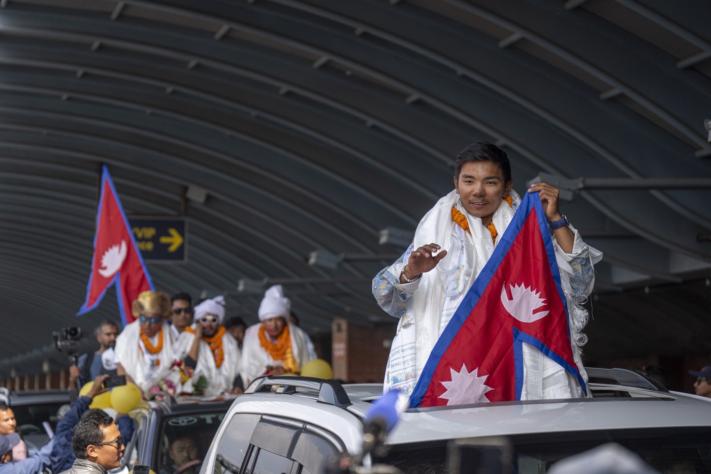 A record-setting teen climber returns home to Nepal to a hero's welcome | iNFOnews.ca