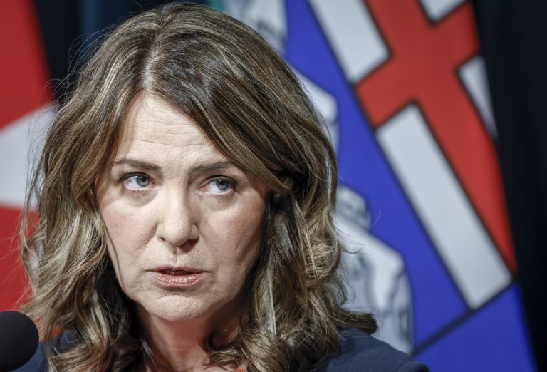 Alberta students cut class, rally at legislature for teachers in strike-bill dispute | iNFOnews.ca Alberta students cut class, rally at legislature for teachers in strike-bill dispute | iNFOnews.ca