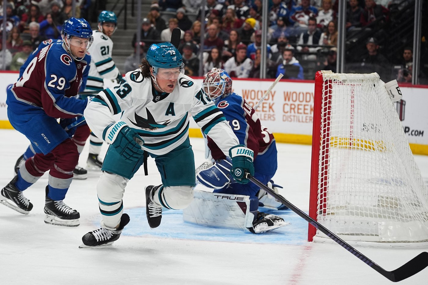 Avalanche win 10th straight, shut out Sharks 6-0 | iNFOnews.ca Avalanche win 10th straight, shut out Sharks 6-0 | iNFOnews.ca
