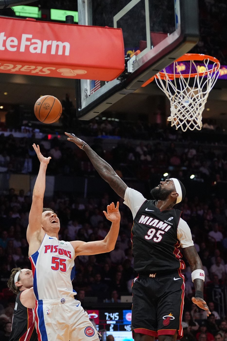 Pistons roll past Heat 128-111, adding to Miami's season-opening woes on defensive end | iNFOnews.ca