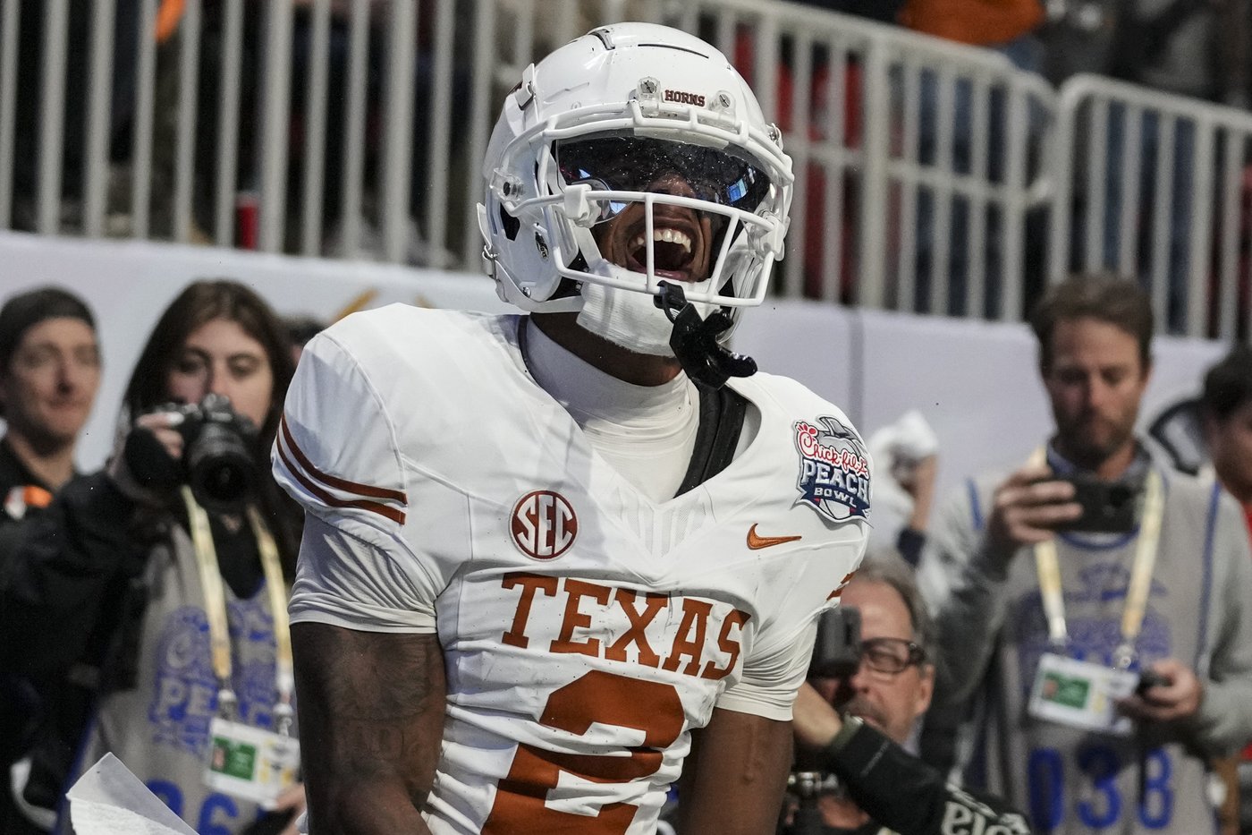 Texas avoids huge upset, beats Arizona State 39-31 in double overtime at Peach Bowl | iNFOnews.ca