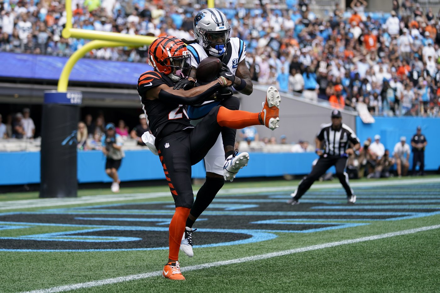 Joe Burrow throws for 2 TDs, Bengals hold on to beat Panthers 34-24 for first victory of the season | iNFOnews.ca