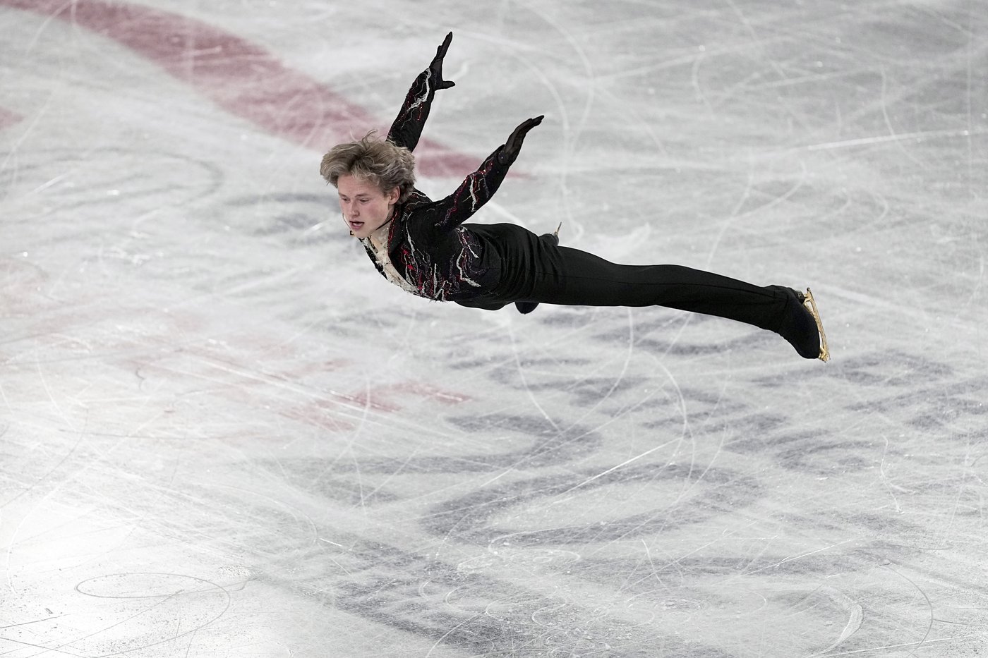 Malinin and Glenn win as US figure skaters take 3 gold medals at Grand Prix Final | iNFOnews.ca