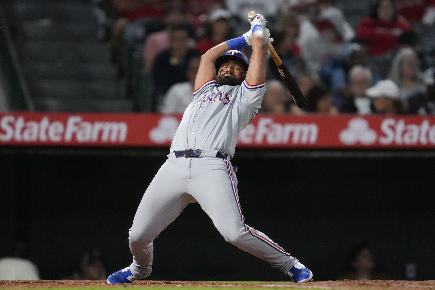 Rangers score four runs in ninth to beat Angels 9-8 | iNFOnews.ca Rangers score four runs in ninth to beat Angels 9-8 | iNFOnews.ca