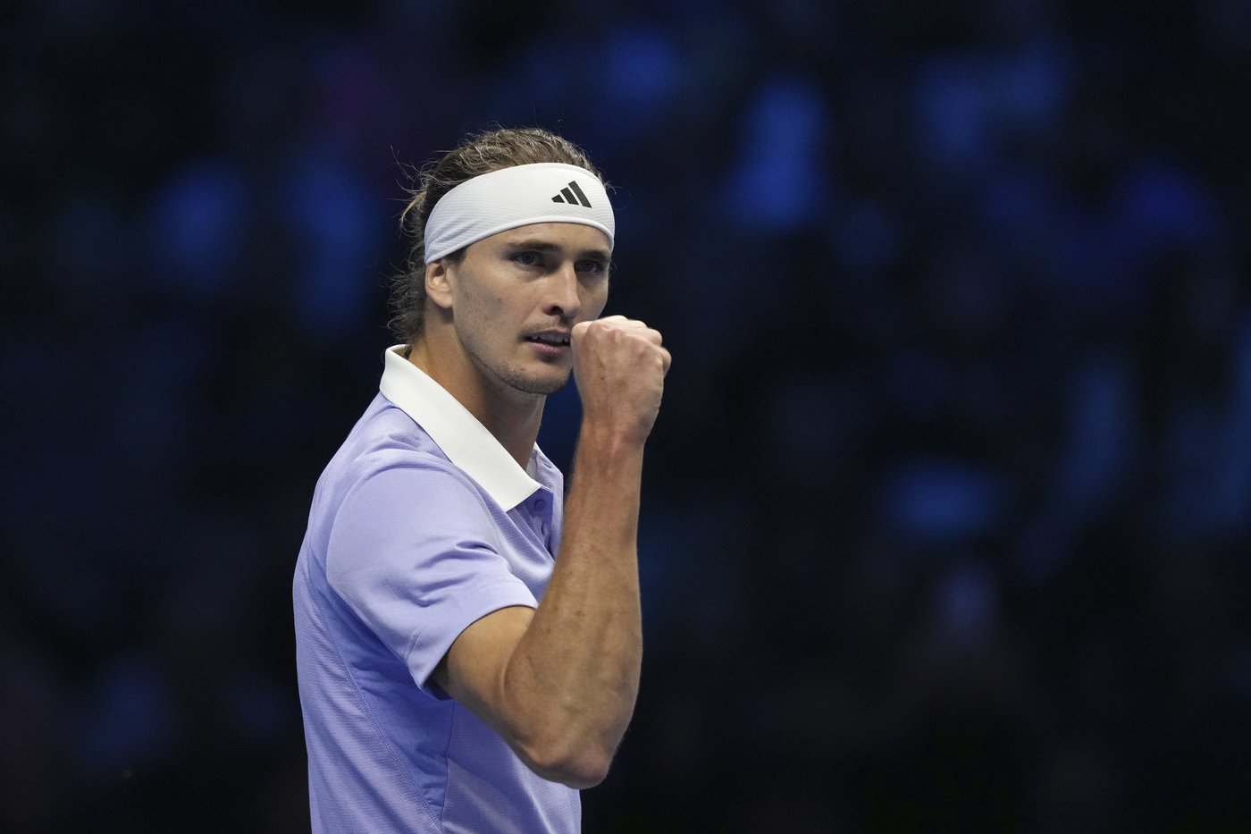 Alcaraz overcomes physical issues to move back into contention at ATP Finals. Zverev wins again | iNFOnews.ca Alcaraz overcomes physical issues to move back into contention at ATP Finals. Zverev wins again | iNFOnews.ca